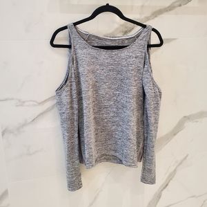 Shoulderless top